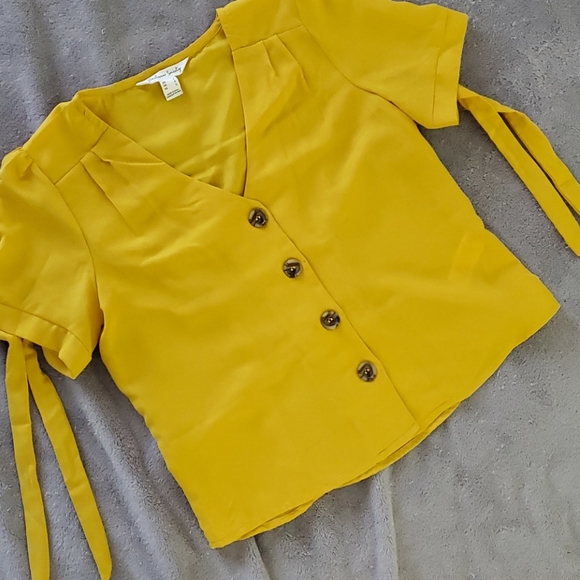Yellow button up tie bow sleeve - Picture 1 of 3